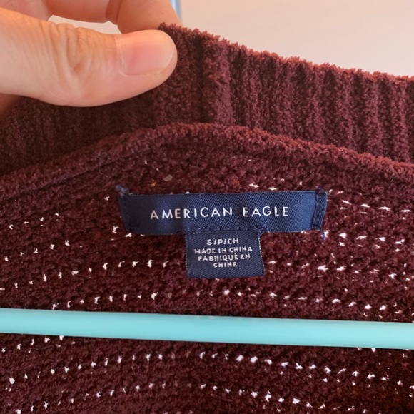 Super soft AE maroon sweater - Picture 3 of 3